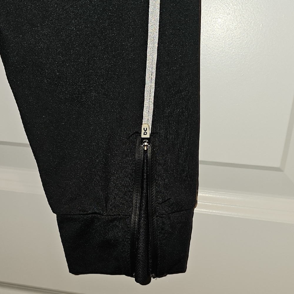 On Running Black Pants with White Highlights - Picture 6 of 7